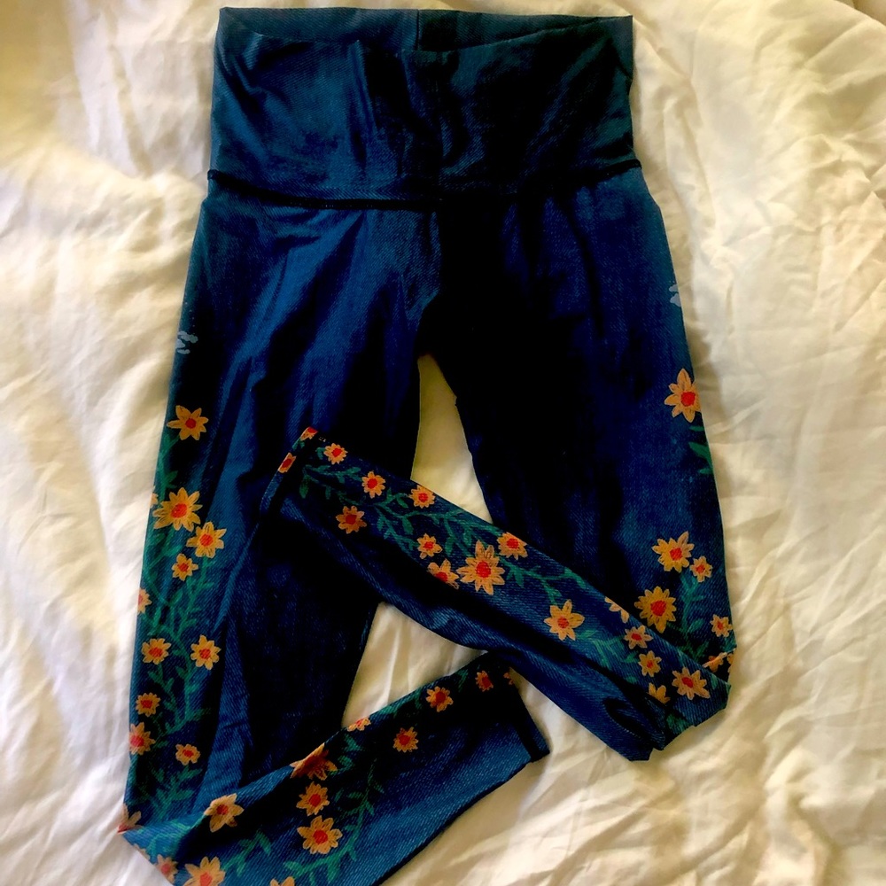 Like new Teeki workout leggings.